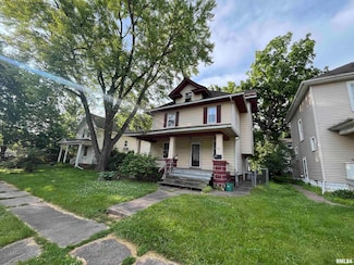 421 W 17th St, Davenport, IA 52803