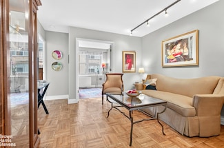 520 E 72nd St Unit 3F, New York, NY 10021