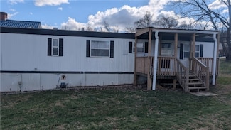 11 Stadium Rd, Millsboro, PA 15348