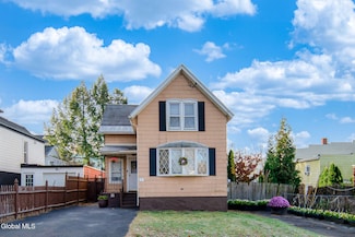 12 Chestnut St, Rensselaer, NY 12144