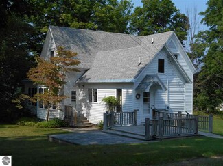 645 Lake St, Benzonia, MI 49616