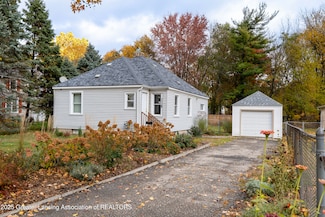 1620 Comfort St, Lansing, MI 48915