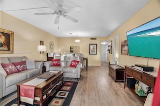 4270 NW 40th St Unit 106, Lauderdale Lakes, FL 33319