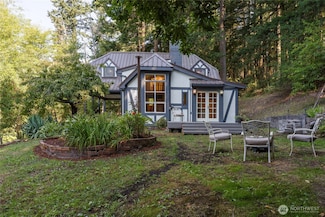 33 Barnacle Ln, Olga, WA 98279