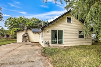 1750 S Loxley Rd, Houghton Lake, MI 48629