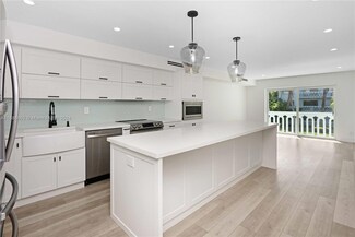 100 Edgewater Dr Unit 212, Coral Gables, FL 33133