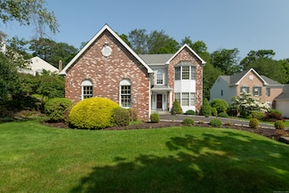 33 Alexandria Ct, Fairfield, CT 06824