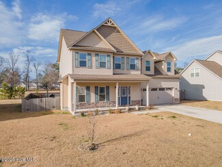 219 Holly Grove Ct W, Jacksonville, NC 28540