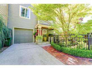 502 NE Knott St, Portland, OR 97212