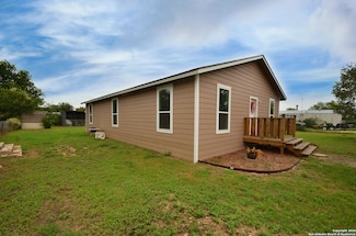 245 Crosslake Dr, Pleasanton, TX 78064