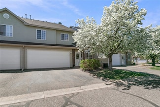 2433 Oakridge Cir, Hudson, WI 54016