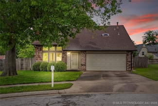 812 W Los Angeles St, Broken Arrow, OK 74011
