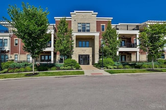 220 Vintage Club Dr, Montgomery, OH 45249