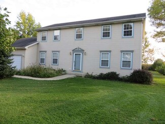 10384 E River South Rd, Momence, IL 60954