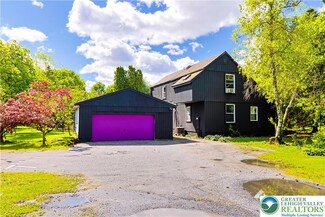 2671 Community Dr, Bath, PA 18014