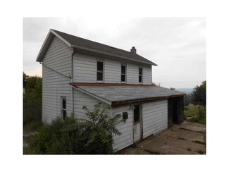 1072 Rod and Gun Club Rd, Derry, PA 15627