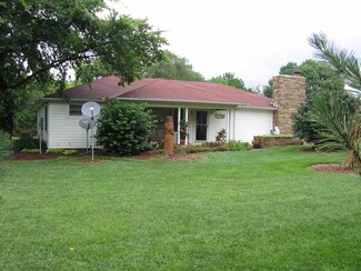 15930 SW 10th St, Benton, KS 67017