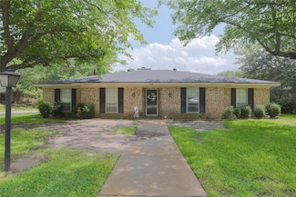 7251 Valley Dale Ct, Benbrook, TX 76116