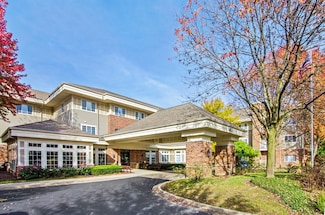 605 Barrington Ave Unit 310, East Dundee, IL 60118