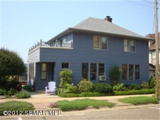 17 S Hill St, Fountain City, WI 54629