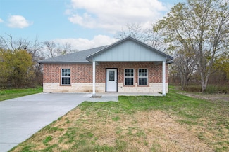 537 W Hopkins St, Mexia, TX 76667