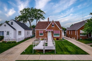 8010 Whittington Dr, Cleveland, OH 44129