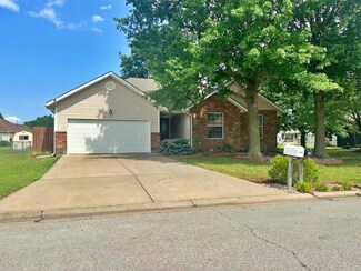 633 Windsor Cir, Pittsburg, KS 66762