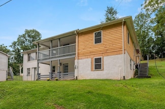 636 S Iron St, Marion, VA 24354