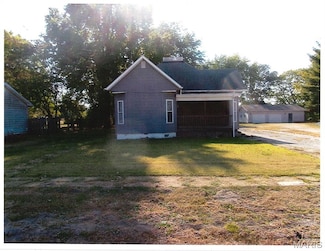 425 N Pine St, Irving, IL 62051