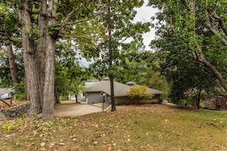 28 N Lakeshore Dr, Cherokee Village, AR 72529