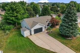 5240 Arlington Ln, Traverse City, MI 49685