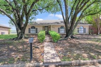 1002 Meridith Dr, Terrell, TX 75160