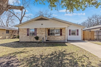 705 Phillips St, Cleburne, TX 76033