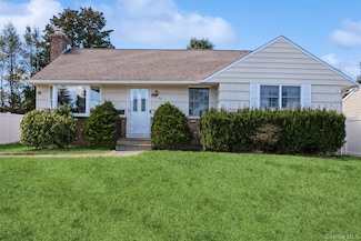26 Whitman Ave, Syosset, NY 11791