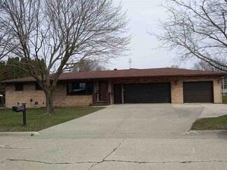 914 E Sunrise St, New Hampton, IA 50659