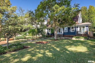 704 River Dr, Bettendorf, IA 52722