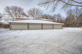 927 Pond View Ct, Vadnais Heights, MN 55127