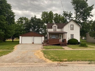 907 Iowa St, Dysart, IA 52224