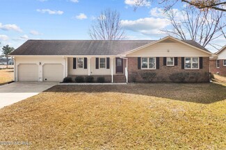 906 Country Club Dr, Ayden, NC 28513