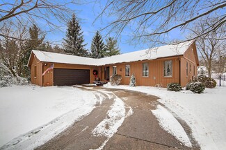 39 Worcester Dr NE, Grand Rapids, MI 49503