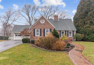 104 Woodstock Ln, Cranston, RI 02920