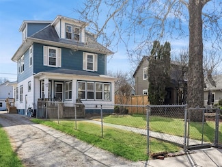 1067 37th St, Des Moines, IA 50311