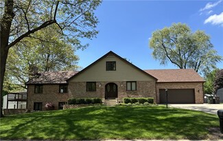 41 Lakeshore Dr, Danville, IL 61832
