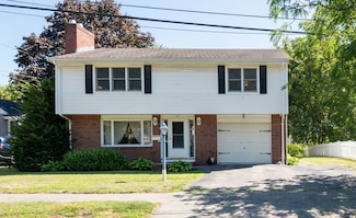 27 Station Rd, Salem, MA 01970