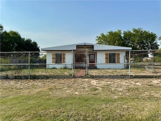 704 W Riley St, San Diego, TX 78384