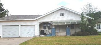 514 N 5th St, Okemah, OK 74859