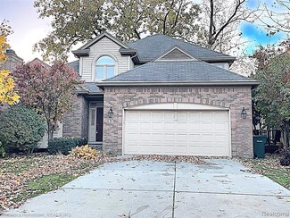 37 Turnberry Ln, Dearborn, MI 48120