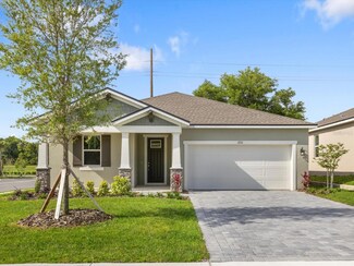 1733 Carnelian St, Deland, FL 32720