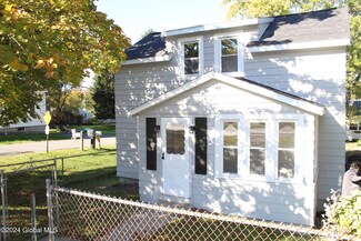 143 New Turnpike Rd, Troy, NY 12182