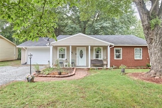 2906 Navajo Ave, Winston Salem, NC 27103